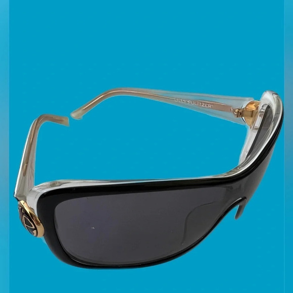 Lilly Pultzer wrap around sunglasses. Lenses has a few small scratches - Picture 3 of 9